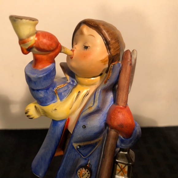 Vintage Hummel #15/0 “Hear Ye, Hear Ye” 5 1/8” tall - Picture 2 of 11